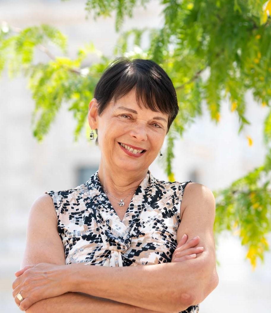 Minnesota Senator Sandy Pappas, Metro State's 2023 Alumna of the Year, in front of outdoor trees.